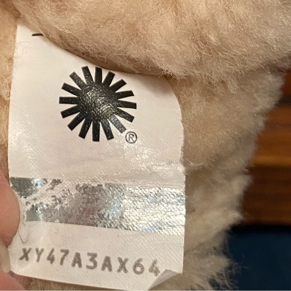 UGG Boots - Picture 6 of 7